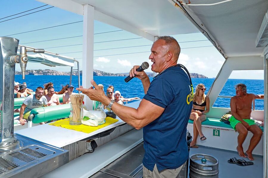 Mallorca: Dolphin Watching Cruise - How crowded does it feel?