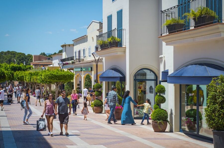 Mallorca: Fashion Outlet Shopping Excursion by Bus - Five hours to shop at your own speed