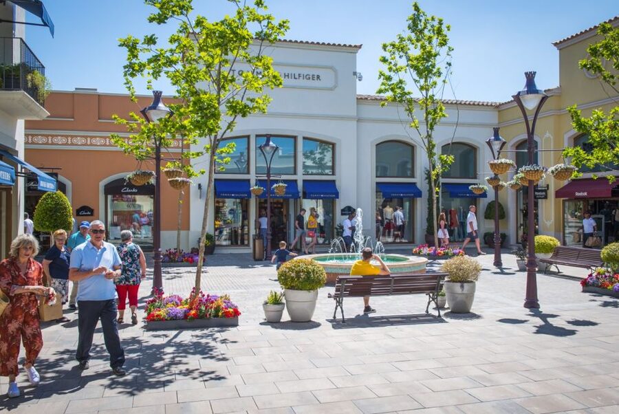 Mallorca: Fashion Outlet Shopping Excursion by Bus - Brands, restaurants, and time away from the racks