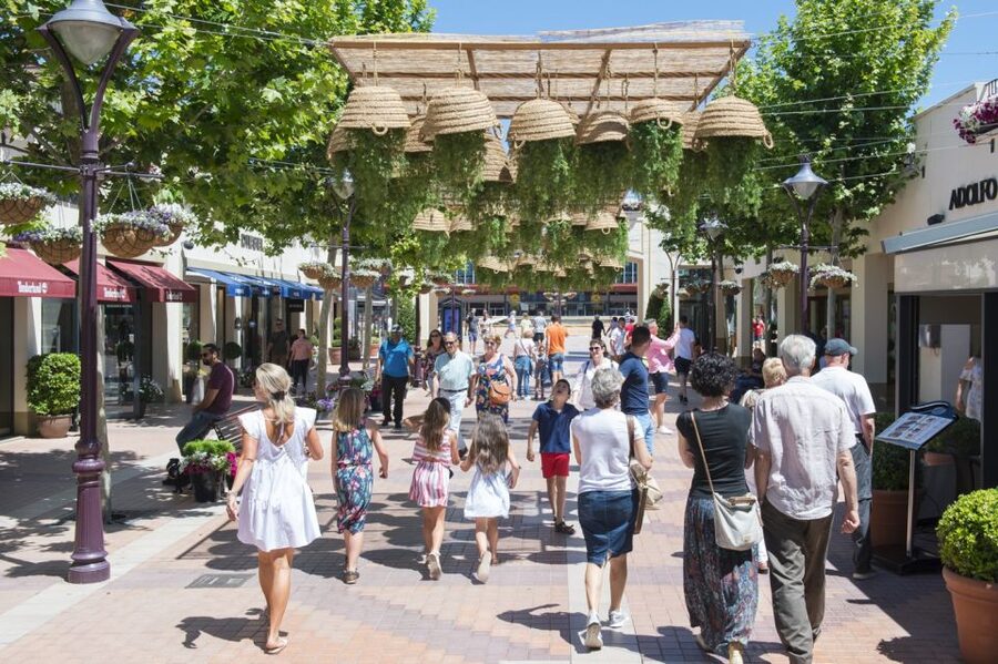 Mallorca: Fashion Outlet Shopping Excursion by Bus - Arriving at Mallorca Fashion Outlet near Palma