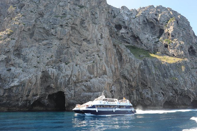 Mallorca in One Day Sightseeing Tour with Boat Ride and Vintage Train - A brief look at Sóller town