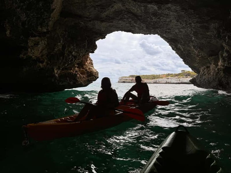 Mallorca: Kayak and Paddle Surf excursion through crystal clear water caves - How the guides shape the experience