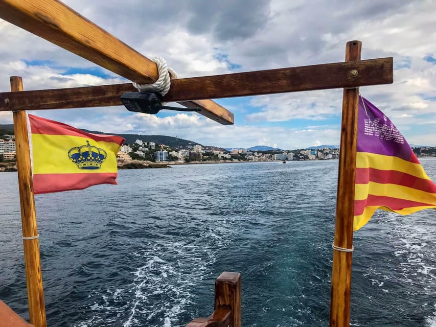 Mallorca: Llaüt Excursion around Palma with food and drinks - Cala Comtesa gives you time to get in the water