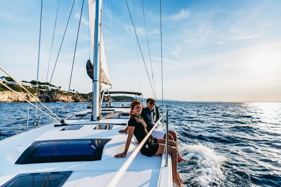 Mallorca: Midday or Sunset Sailing with Snacks and Open Bar - Returning with the bay in evening light