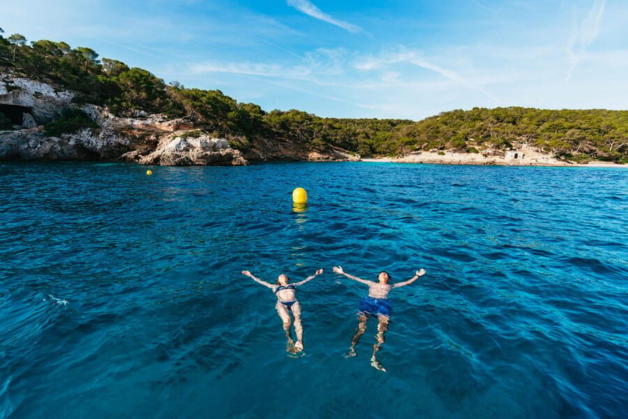 Mallorca: Midday or Sunset Sailing with Snacks and Open Bar - Who should book this Palma sailing trip?