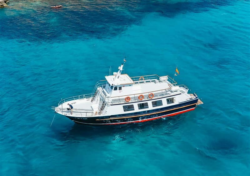 Mallorca: Palma Boat Tour & Snorkeling with Drink Included - Palma Bay by boat, with a swim in the middle