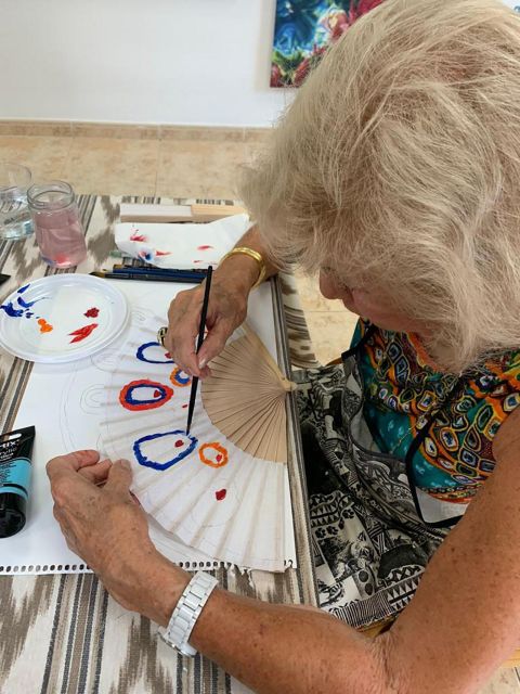 Mallorca/Porto Cristo: Design your own Spanish hand fan - Why the Small Group of Six Matters