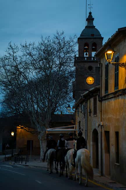 Mallorca: Sunset Horseback Ride with Drinks - Riding Out from the Mallorca Horses Center