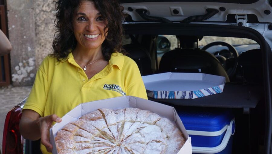 Mallorca: Tramuntana Mountains Tour with Local Guide & Lunch - Choosing between the minivan and self-drive
