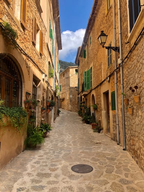 Mallorca: Valdemossa and Port of Soller Coca of Potato - Why this half-day route works