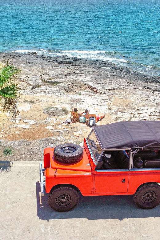 Mallorca: Vintage Sunset tour by the sea with a picnic - The first coastal stop and photo break
