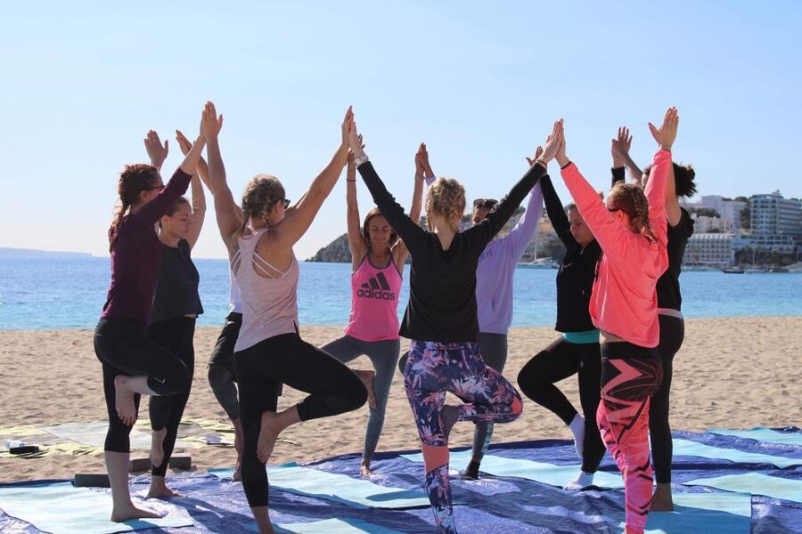 Mallorca: Yoga and Brunch on Palmanova Beach - Starting beneath the palms at Palmanova Beach