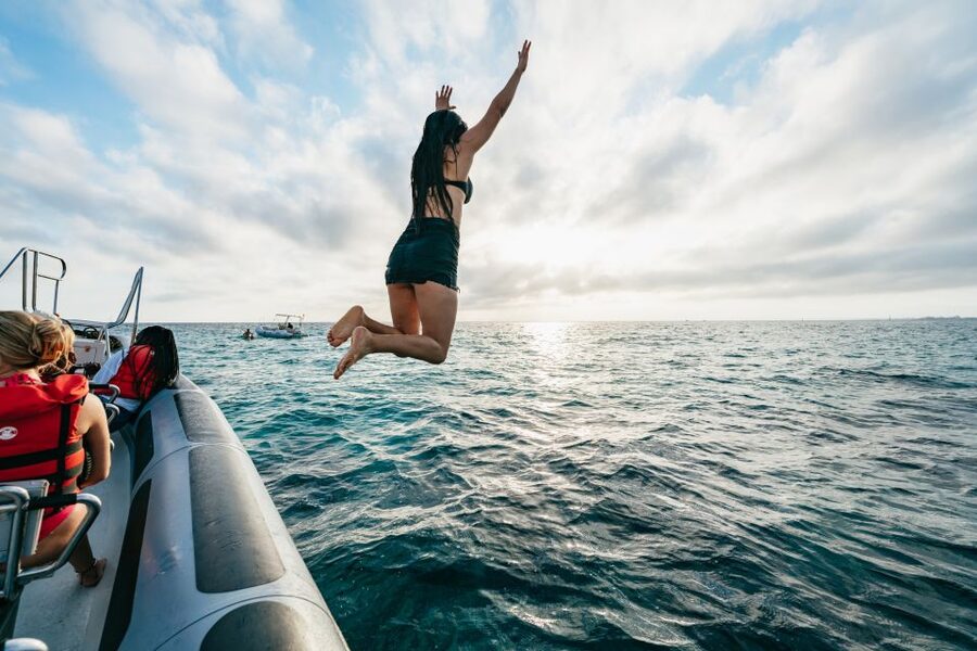 Palma Bay: 1-Hour Speedboat Adventure - Who should book this adventure