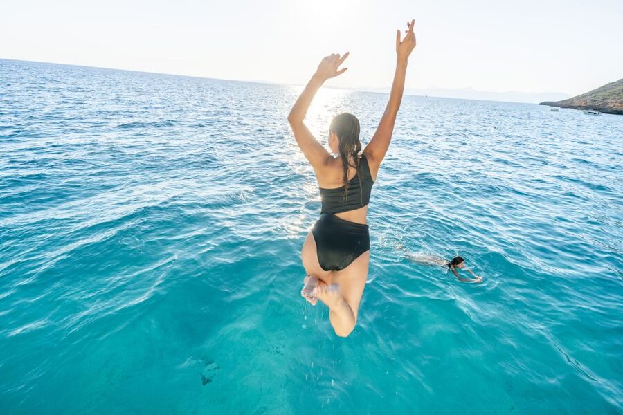 Palma: Catamaran Cruise with Swimming and Snorkelling - Music, space, and the social mood