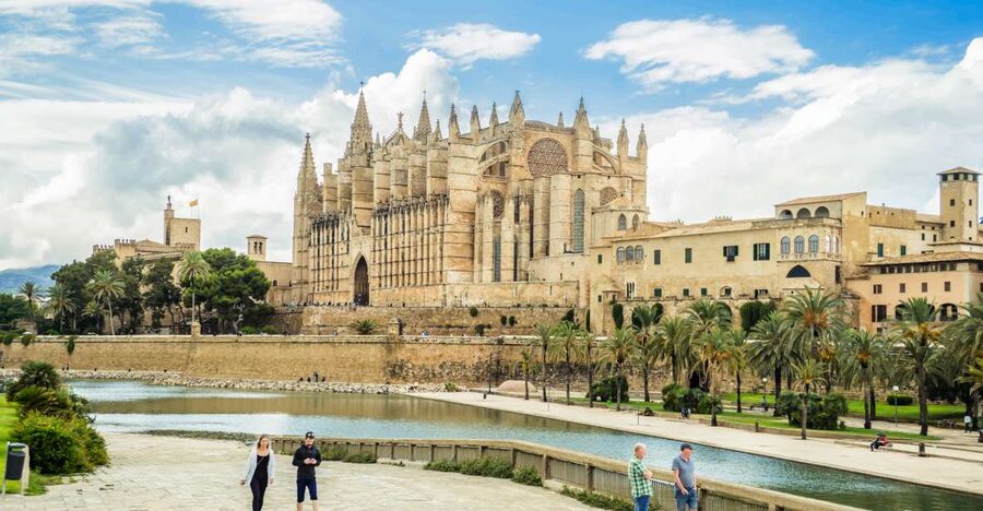Palma: Cathedral of Mallorca Skip-the-Line Entry Ticket - Why La Seu deserves time in Palma