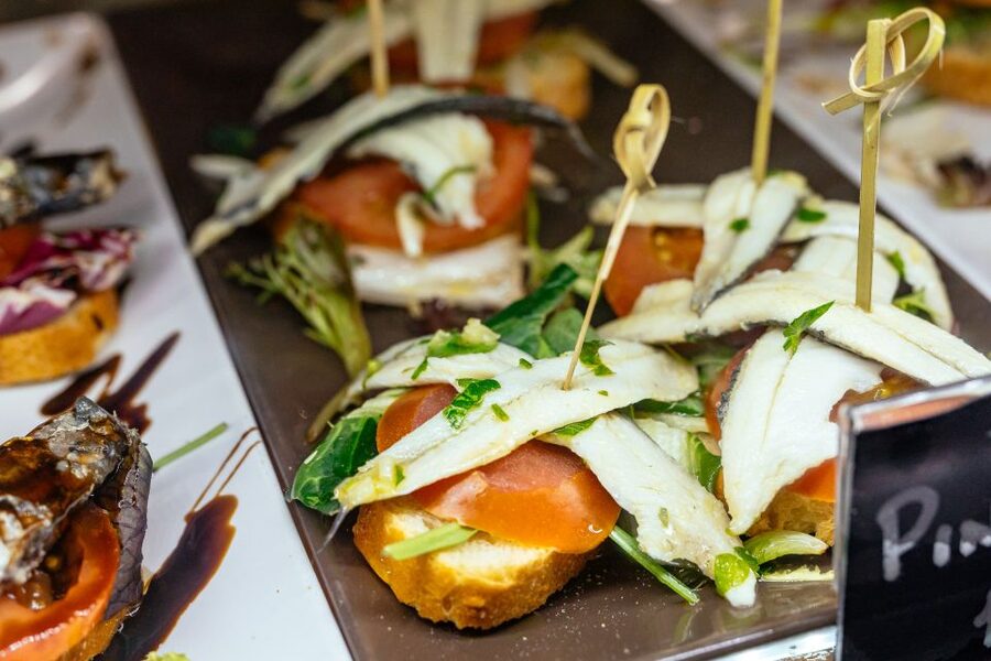 Palma de Mallorca: 10 Tastings Private Food Tour - City sights between every bite