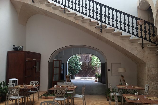 Palma de Mallorca Cultural and Foodie Tour - The cathedral, city hall, fortress, and square