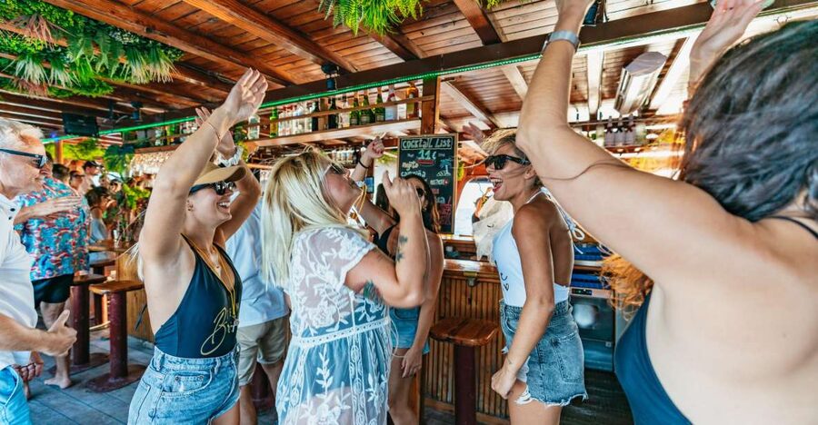Palma de Mallorca: Daytime Boat Party with Live DJ - Setting sail from Barca Samba in Palma