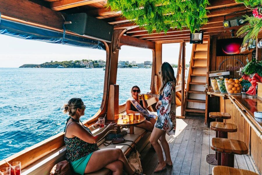 Palma de Mallorca: Daytime Boat Party with Live DJ - Wind, sun, and what to pack