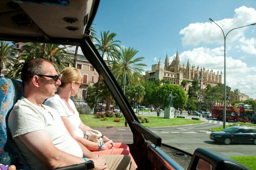 Palma de Mallorca: Full-Day Tour with Departure Options - The old town, Jewish quarter, and shopping streets
