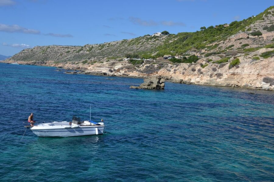 Palma de Mallorca: Full or Half-Day Boat Trip with Brunch - Snorkeling, paddleboarding, and natural pools