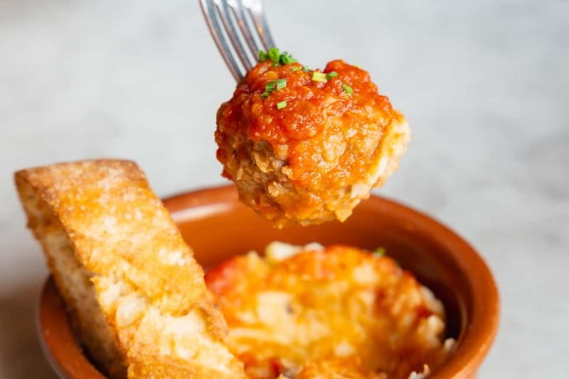 Palma de Mallorca: Gourmet Tapas and Wine Tour - Use the walking time to see central Palma