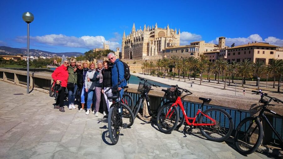 Palma de Mallorca: Guided Bicycle Tour - From the seafront to La Seu Cathedral