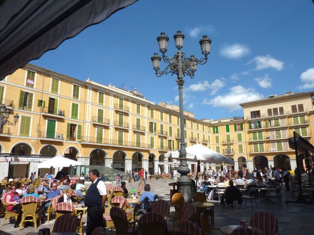 Palma de Mallorca: Guided Tour of the Old Town - Plaça Cort, BORN, and civic Palma