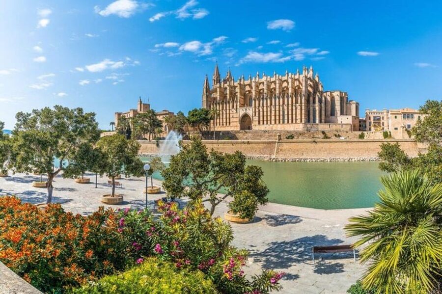 Palma de Mallorca : Must see Walking Tour With A Guide - The Arab Baths and a quiet corner of Palma