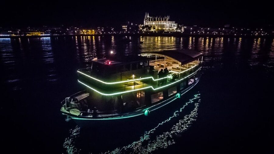Palma de Mallorca: Night Boat Party with Live DJ - A night cruise with a real party purpose