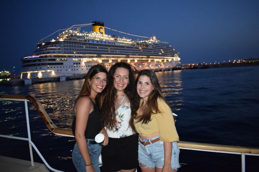 Palma de Mallorca: Night Boat Party with Live DJ - Finding the wooden Barca Samba
