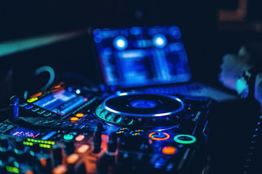 Palma de Mallorca: Night Boat Party with Live DJ - Who will enjoy this boat party most?