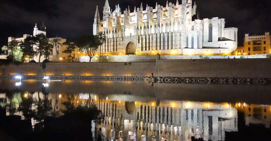 Palma de Mallorca: Old Town Atmospheric Evening Tour - Es Baluard and Palma’s changing edges
