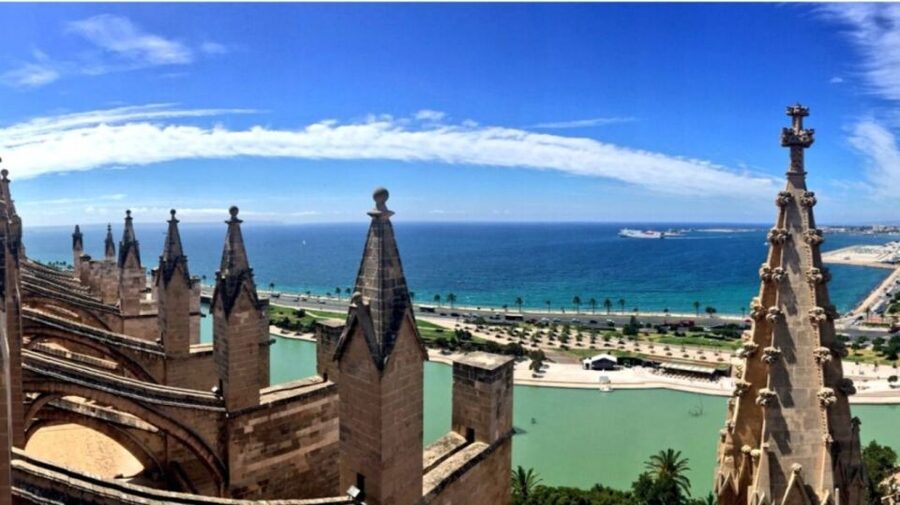 Palma de Mallorca: Old Town Guided Tour & Cathedral Visit - Walking Palma’s narrow historic streets