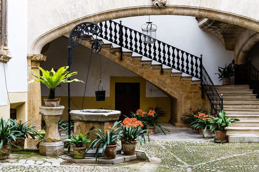 Palma de Mallorca: Palma and Valldemossa free time - The cathedral parking lot is your key meeting place