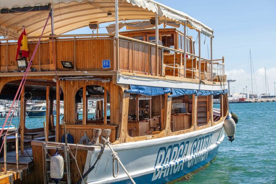 Palma de Mallorca: Palma Bay Boat Tour with Snorkeling - Seeing Palma Cathedral from the bay