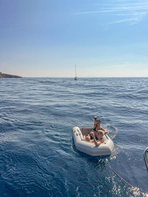 Palma de Mallorca: Sailing Boat Trip with Skipper & Tapas - Tapas, lunch, and drinks aboard the yacht