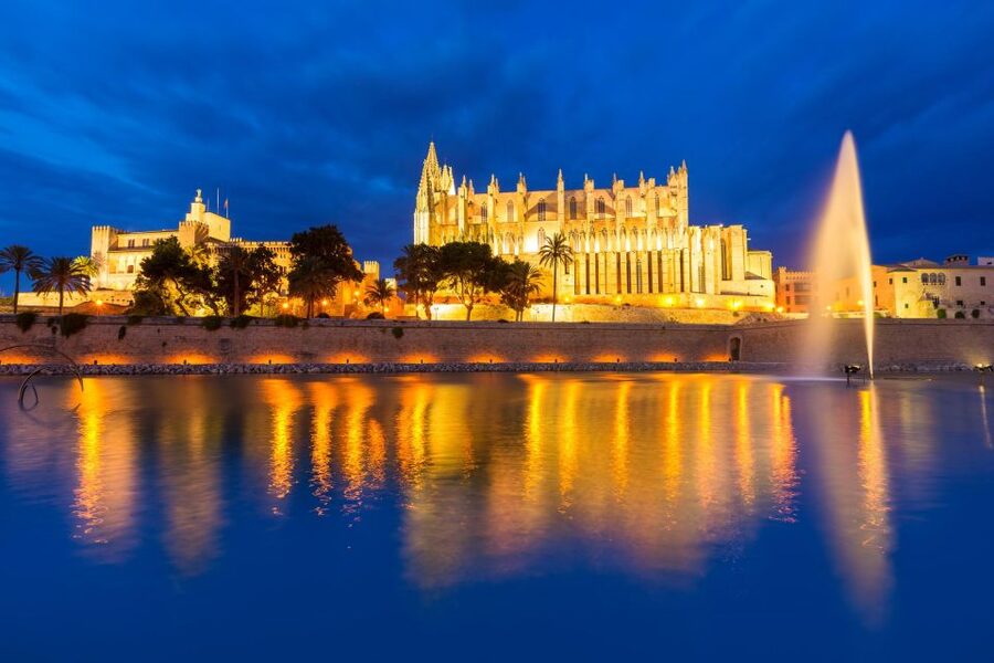 Palma de Mallorca: Self-Guided Audio Tour - Palma through your own headphones