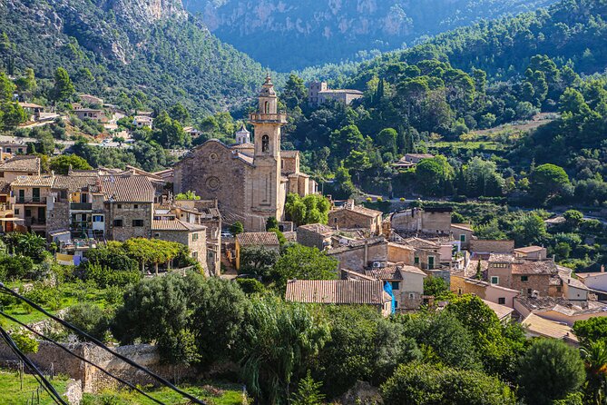 Palma de Mallorca Shore Excursion: Private Tour of Valldemossa, Soller and Serra de Tramuntana - Sóller town and the hour at Port de Sóller