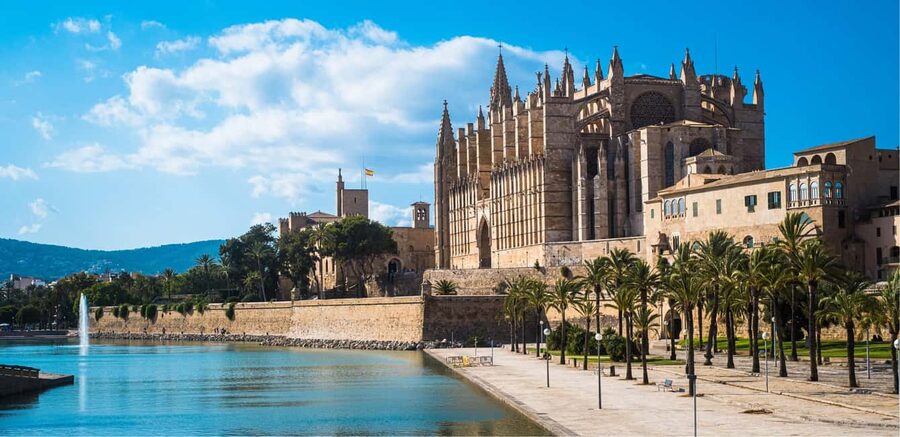Palma de Mallorca: Small-Group Tour & Fast-Track Cathedral - Plaça Major and the first look at central Palma