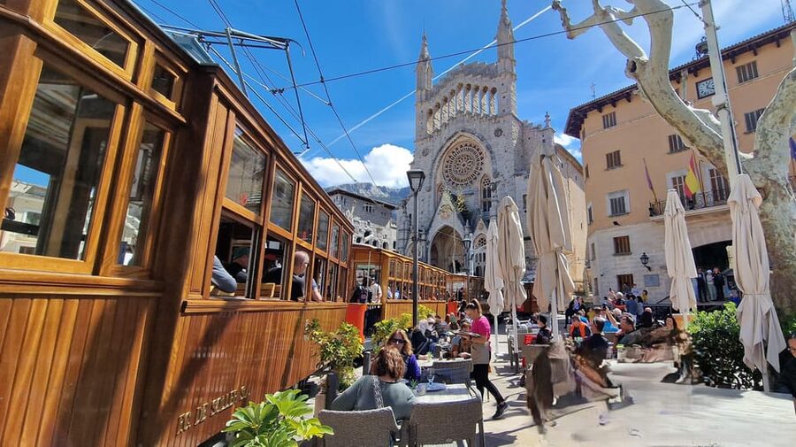 PALMA DE MALLORCA & SOLLER MIT BAHN & STADTFÜHRUNG ab Palma - One hour to explore Palma on your own