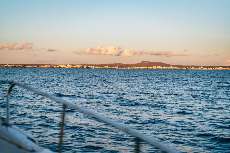 Palma de Mallorca: Sunset Boat Tour - Dancing downstairs or taking it easy above