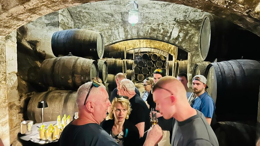 Palma: Distillery Tour with 6 Spirits and Tapas Tasting - How long the 105-minute visit feels