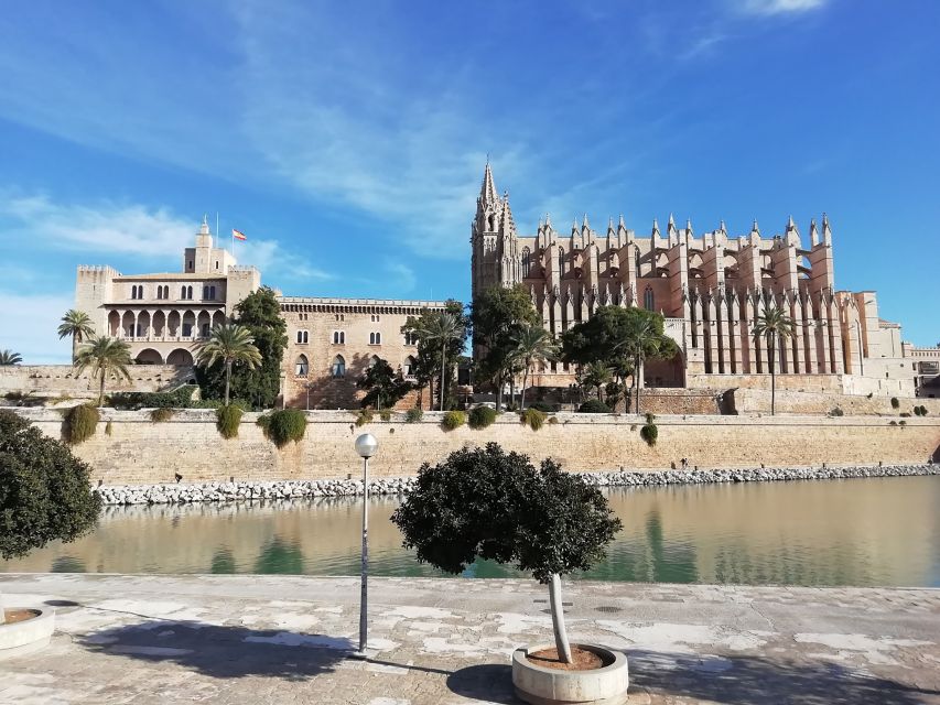Palma old town for the first time - Santa Eulàlia Church and Palma’s older religious buildings