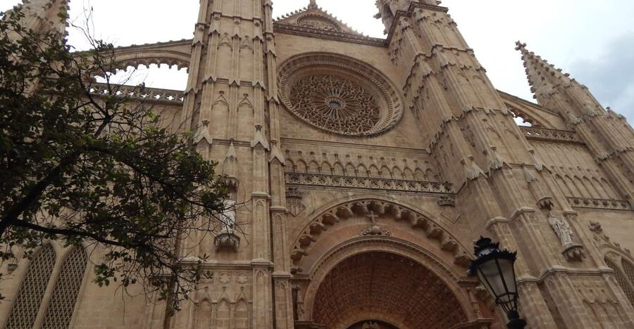 Palma: Old Town Walking Tour & Cathedral Skip-the-Line - Inside La Seu: Gothic scale, Gaudí, and Barceló