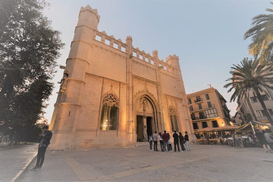 Palma: Old Town Walking Tour & Cathedral Skip-the-Line - Starting at Parc de la Mar and the royal quarter