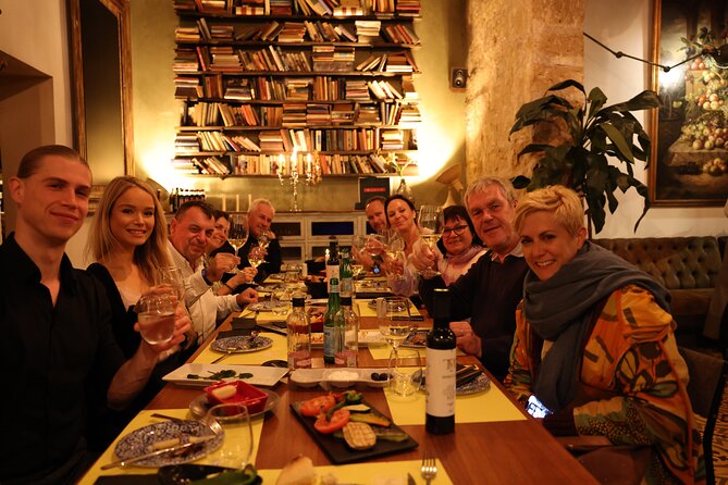 Palma Tapas Tour- The Original! - Palma sightseeing with a plate in hand