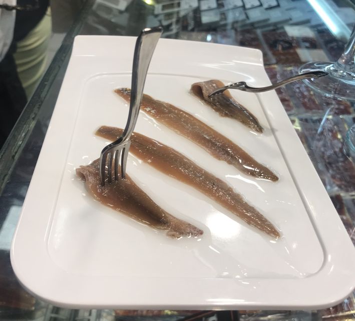 Palma: Walking Tour with Mediterranean Delicacies - Who should book this experience