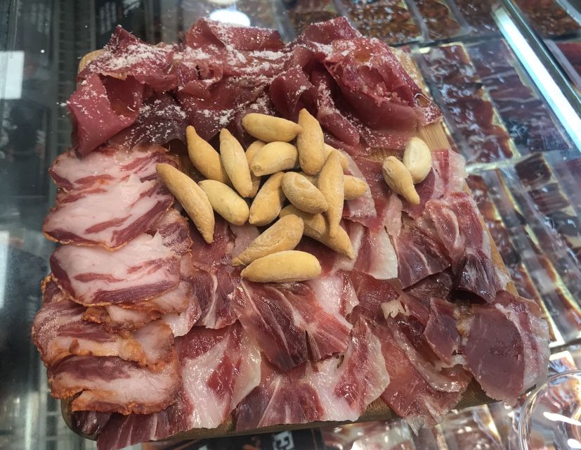 Palma: Walking Tour with Mediterranean Delicacies - The old city, Paseo del Borne, and aristocratic Palma