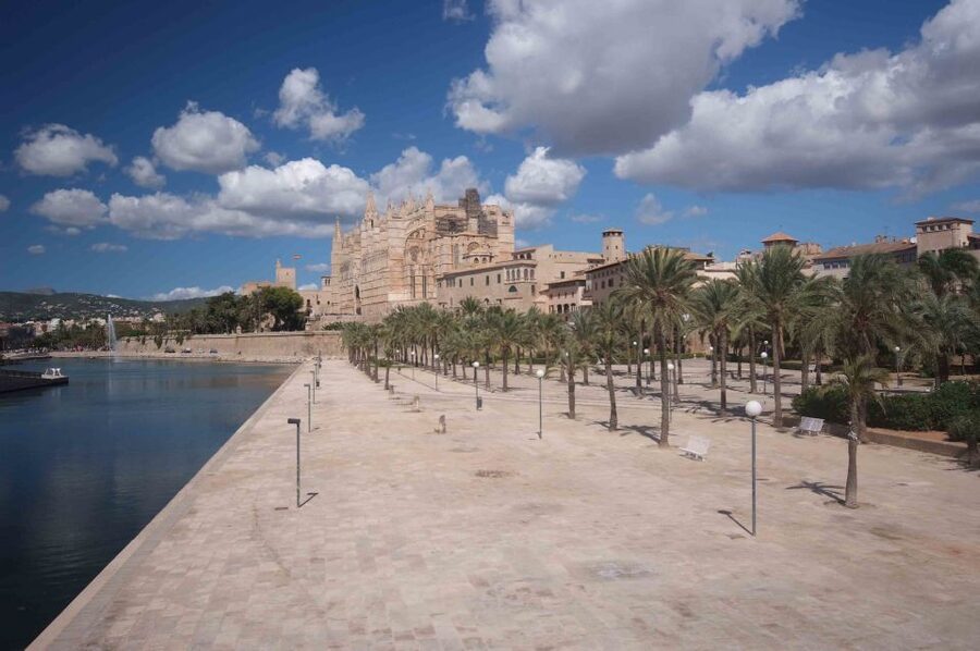 Palma: Walking Tour with Mediterranean Delicacies - What $347 means for your group